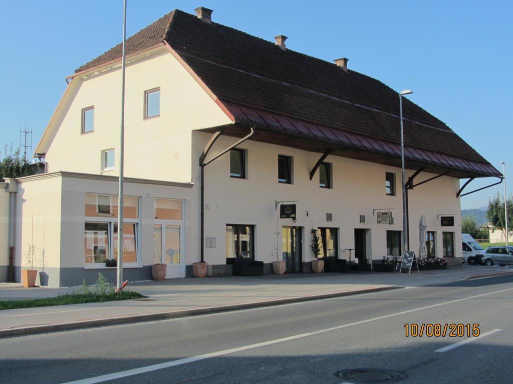 Villa Tollazzi Logatec Exteriör bild